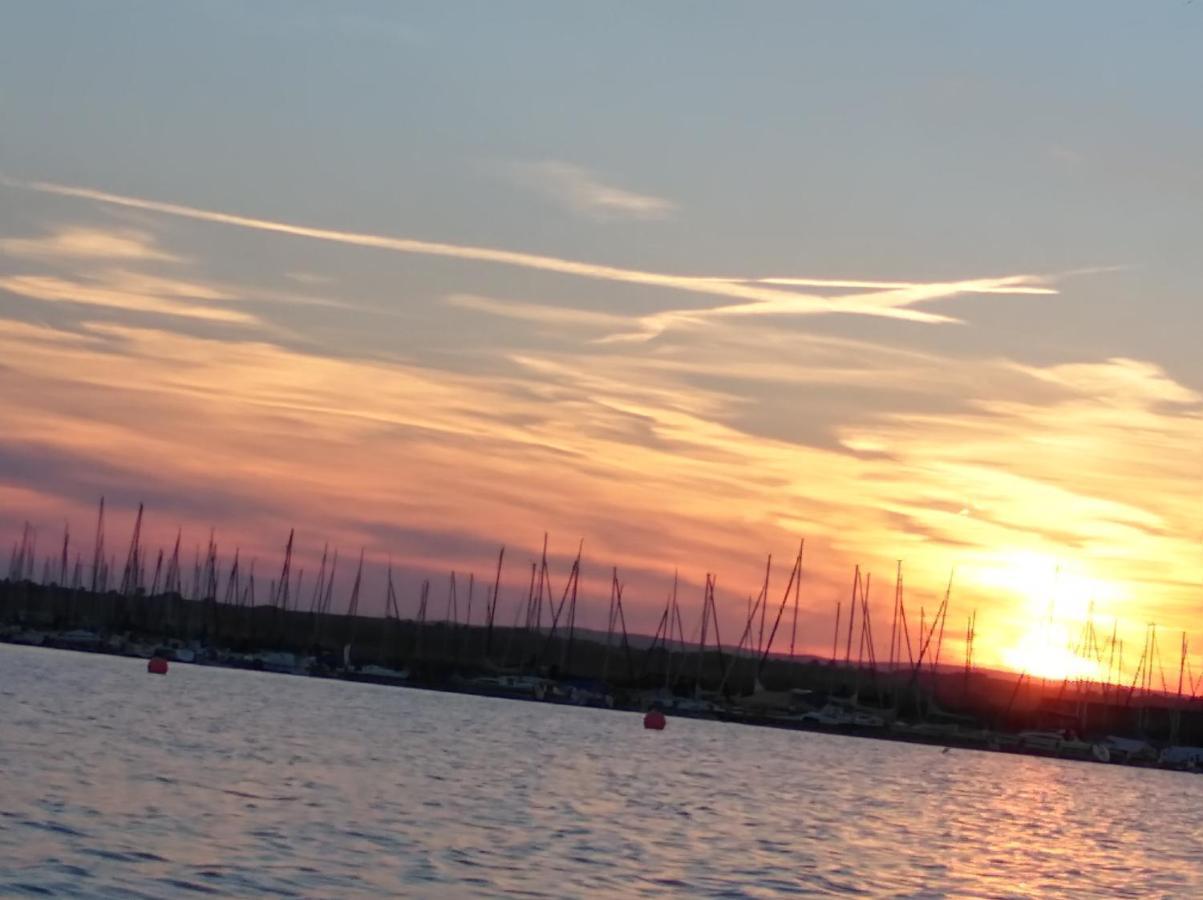 Pfahlbau Sunset I Toplage Elektroboot Inklusive Rust Exterior photo